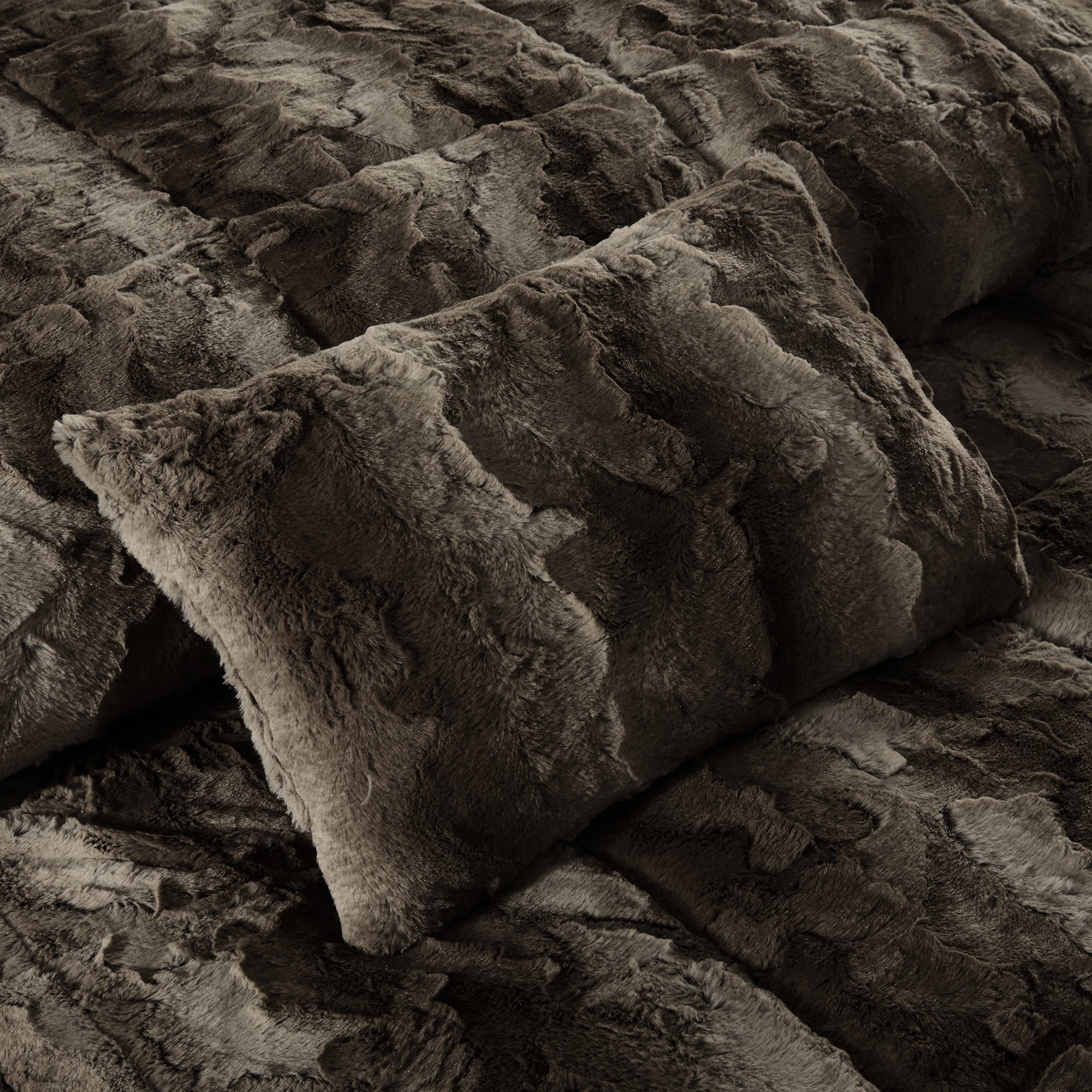 Amazon.com: Madison Park Zuri Soft Plush Comforter Set, Faux Fur